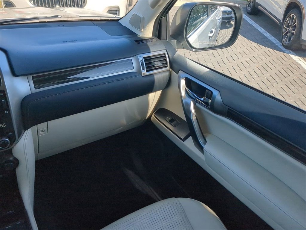 Used 2022 Lexus GX 460 Luxury w/ Sport Design Package image 18