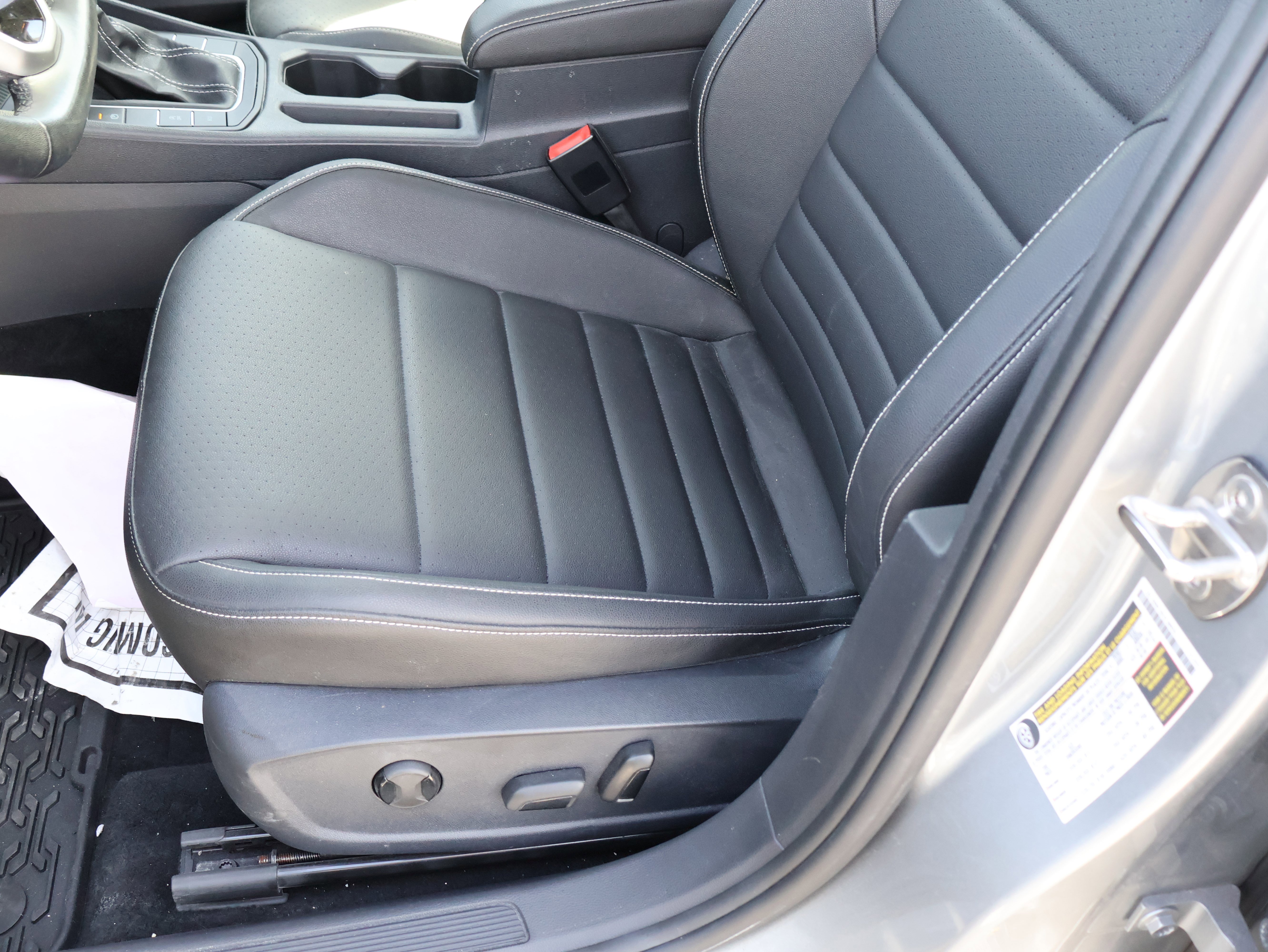Used 2024 Volkswagen Jetta SE w/ Panoramic Sunroof Package image 35
