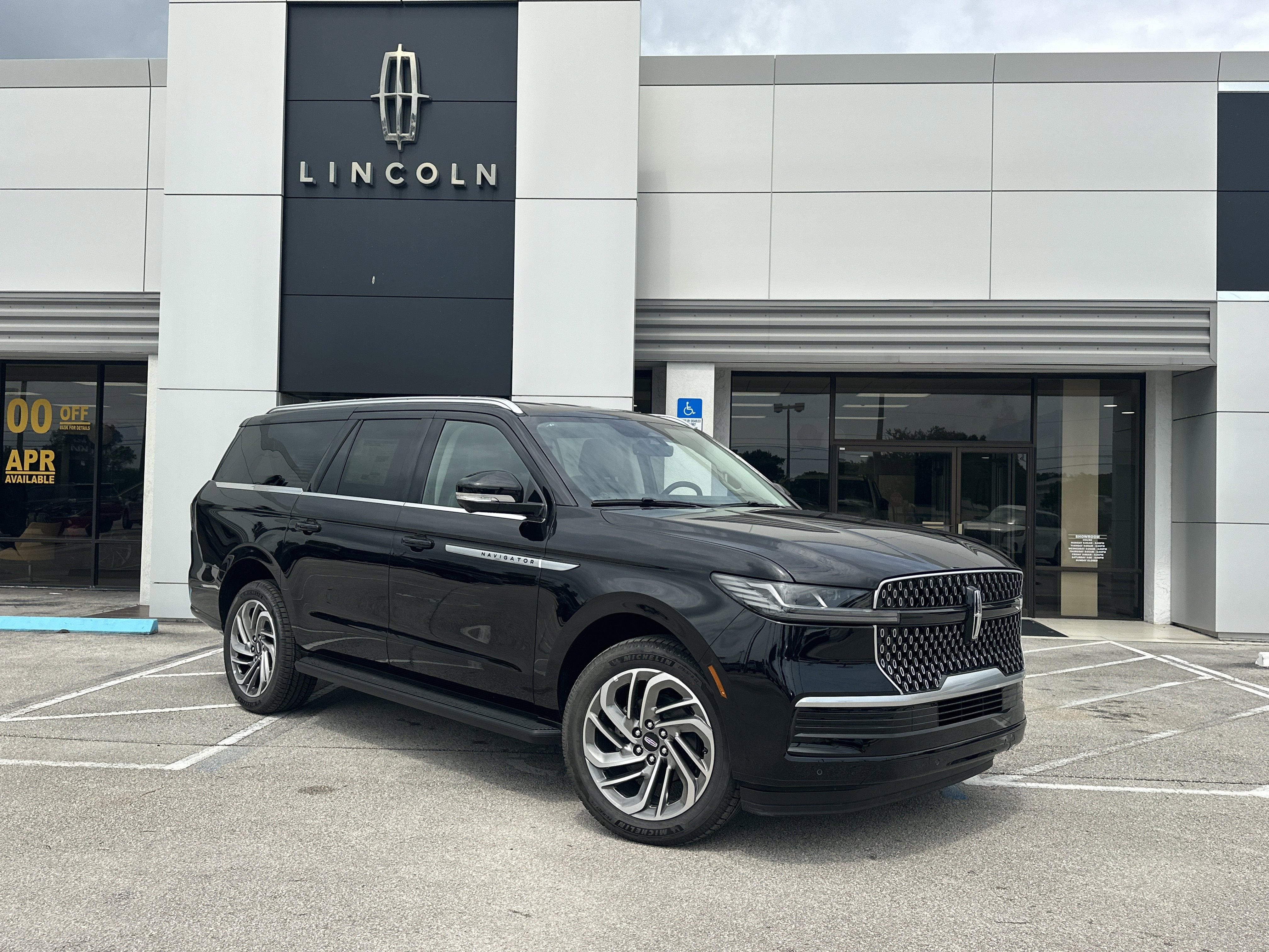 New 2026 Lincoln Navigator L Premier AWD/4WD image 1