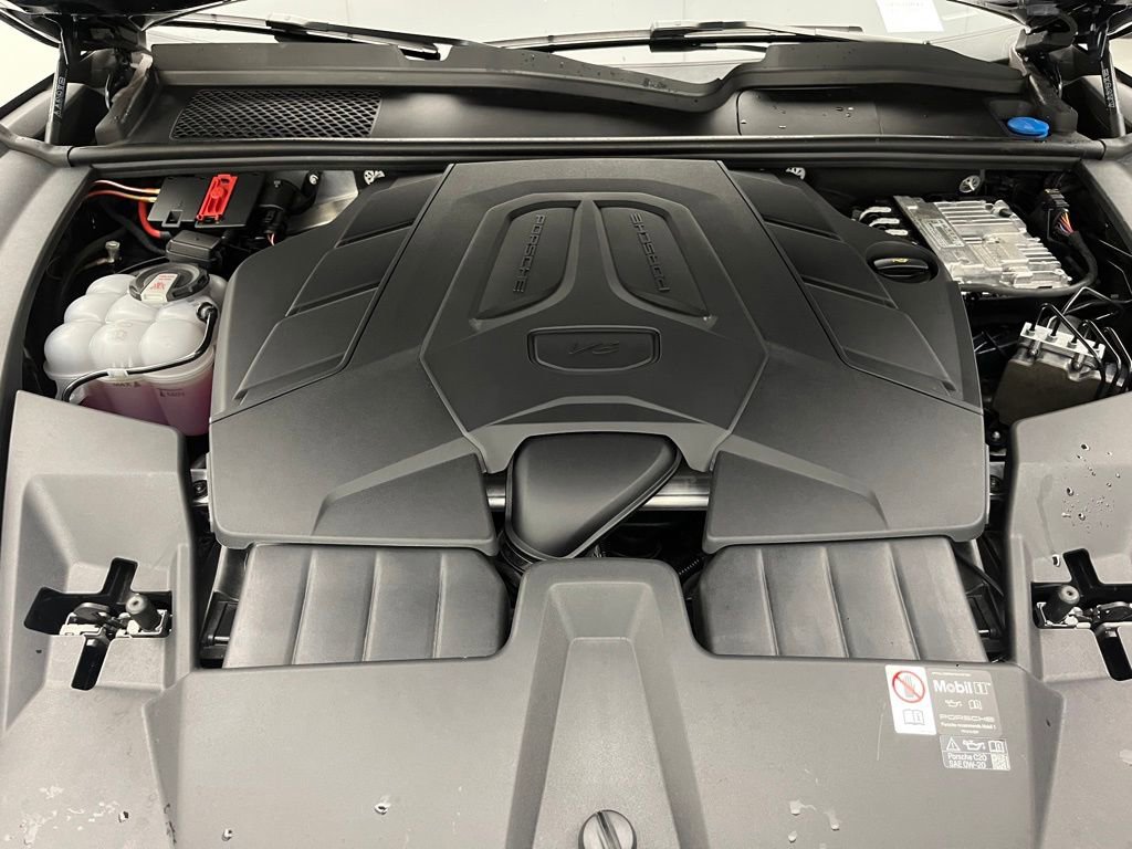 Used 2025 Porsche Cayenne image 43