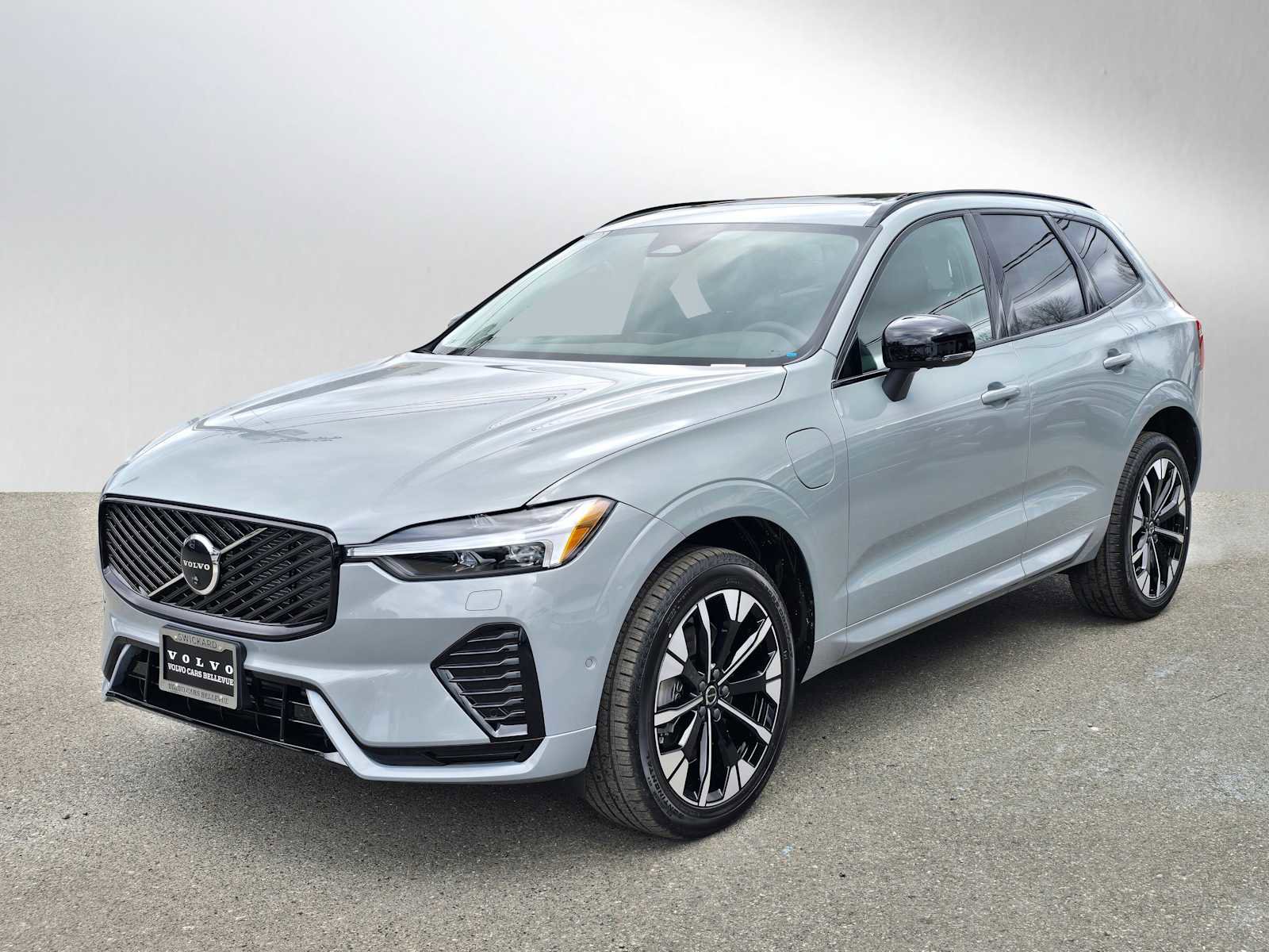 New 2026 Volvo XC60 T8 Plus w/ Protection Package Premier image 7