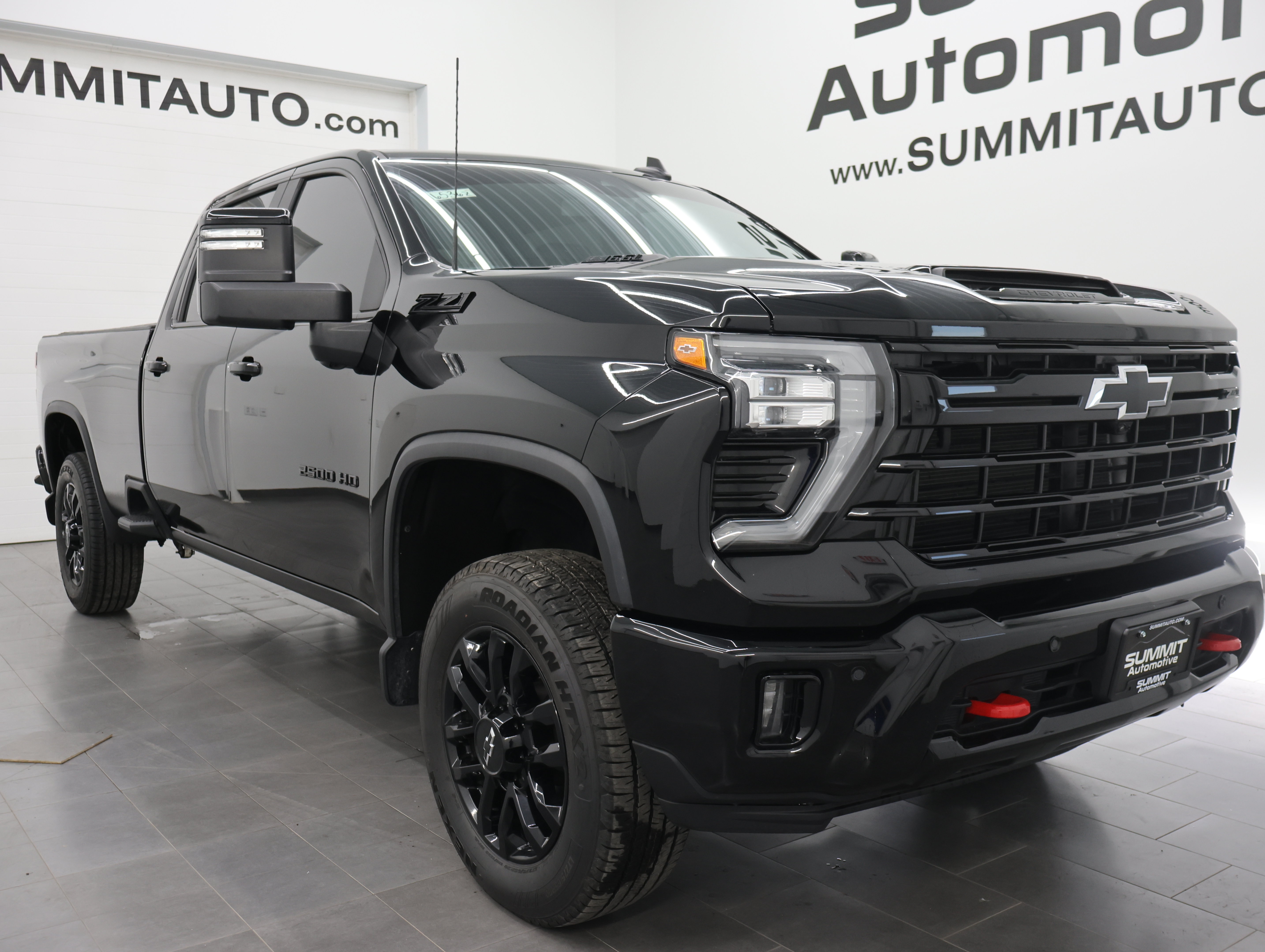 Used 2025 Chevrolet Silverado 2500 LT w/ Trail Boss Package AWD/4WD image 2