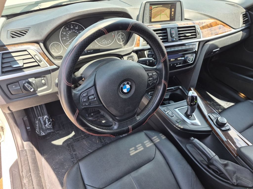 Used 2016 BMW 320i Sedan RWD image 11