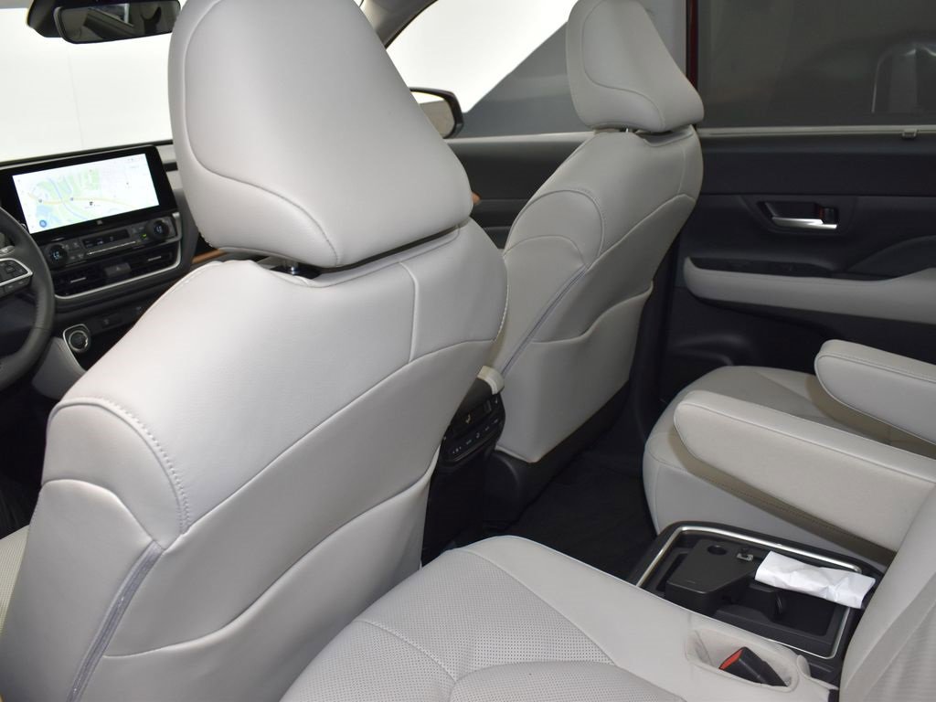 Used 2025 Toyota Grand Highlander FWD image 17