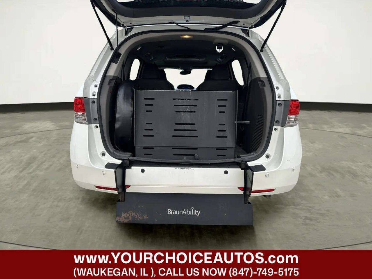 Used 2016 Honda Odyssey Touring Elite image 33