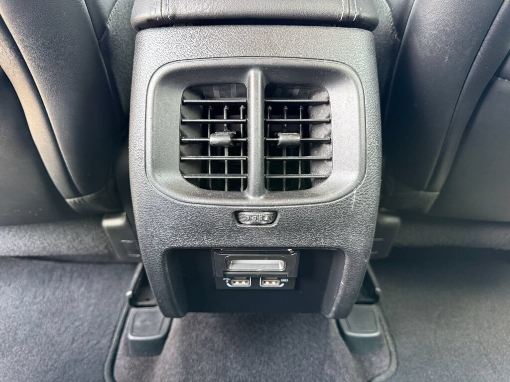 Used 2019 Jeep Cherokee Latitude Plus FWD image 30
