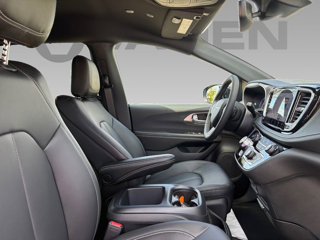 New 2026 Chrysler Pacifica Select image 9