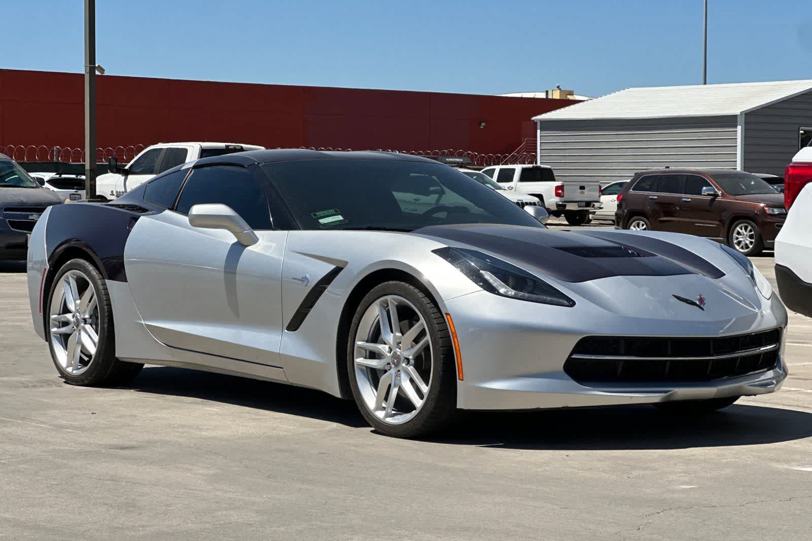Used 2018 Chevrolet Corvette Stingray Coupe w/ 1LT RWD image 8