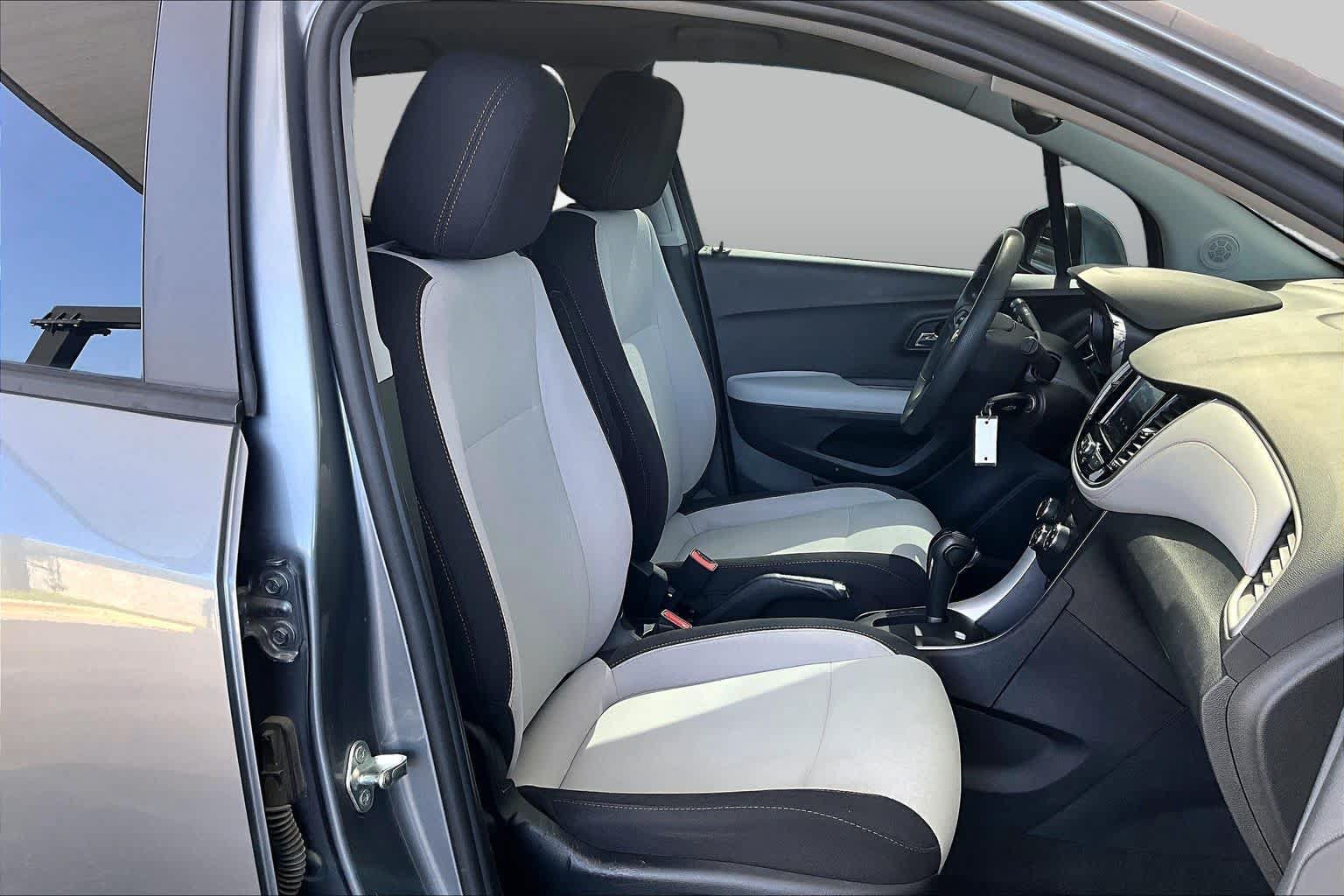 Used 2020 Chevrolet Trax LS w/ Tint and Cruise Package AWD/4WD image 9