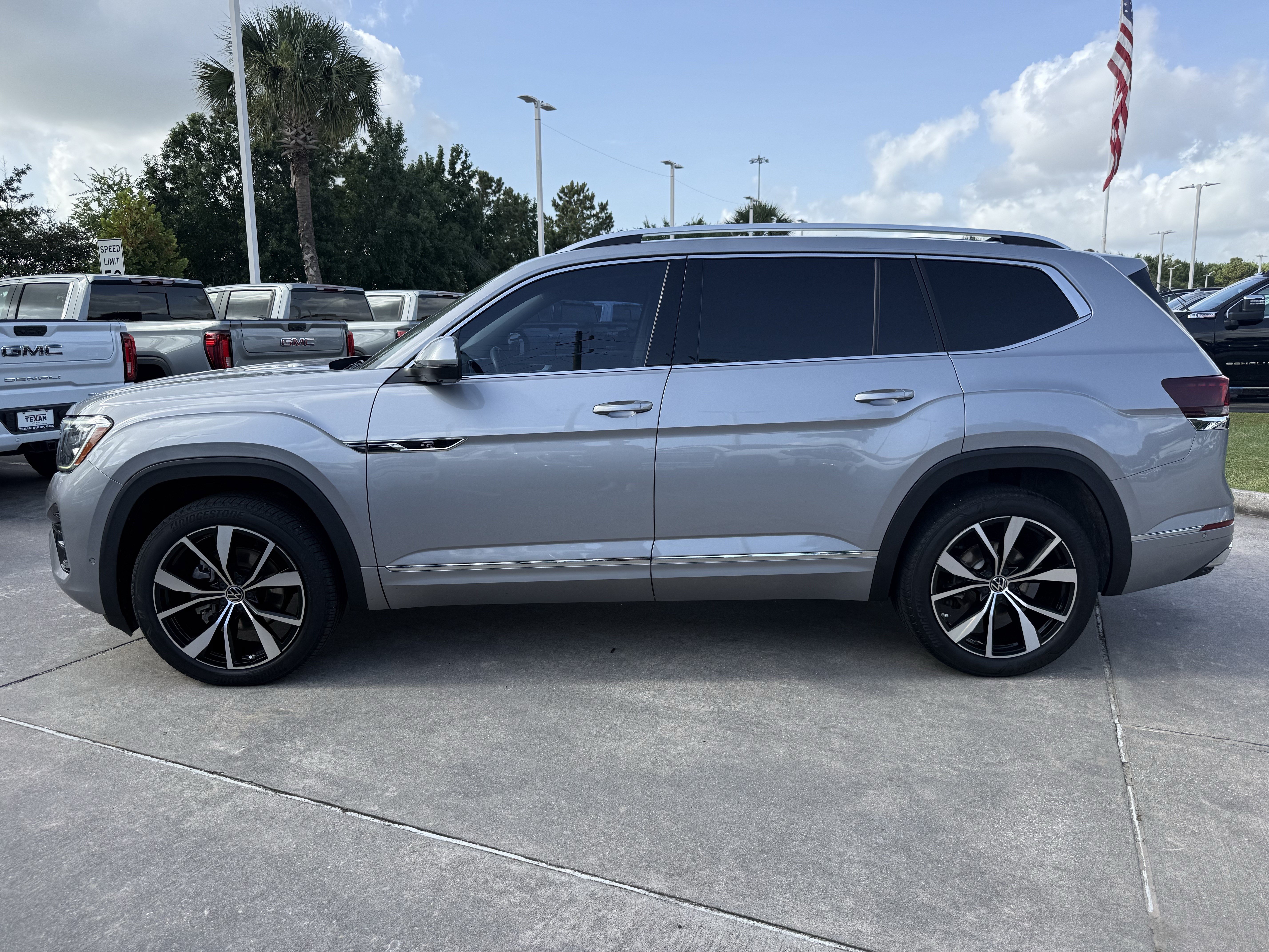 Used 2024 Volkswagen Atlas SEL Premium R-Line AWD/4WD image 8