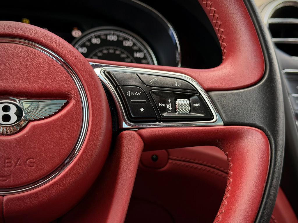 Used 2019 Bentley Bentayga AWD/4WD image 30