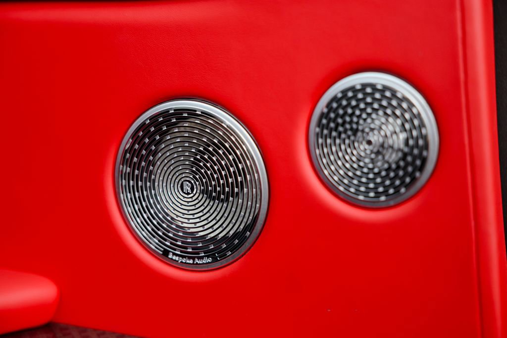 Used 2022 Rolls-Royce Cullinan Black Badge w/ Dark Exterior Package image 40