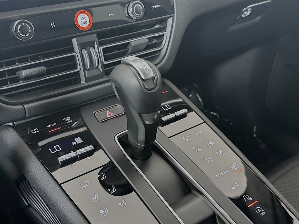 New 2026 Porsche Macan Turbo AWD/4WD image 18