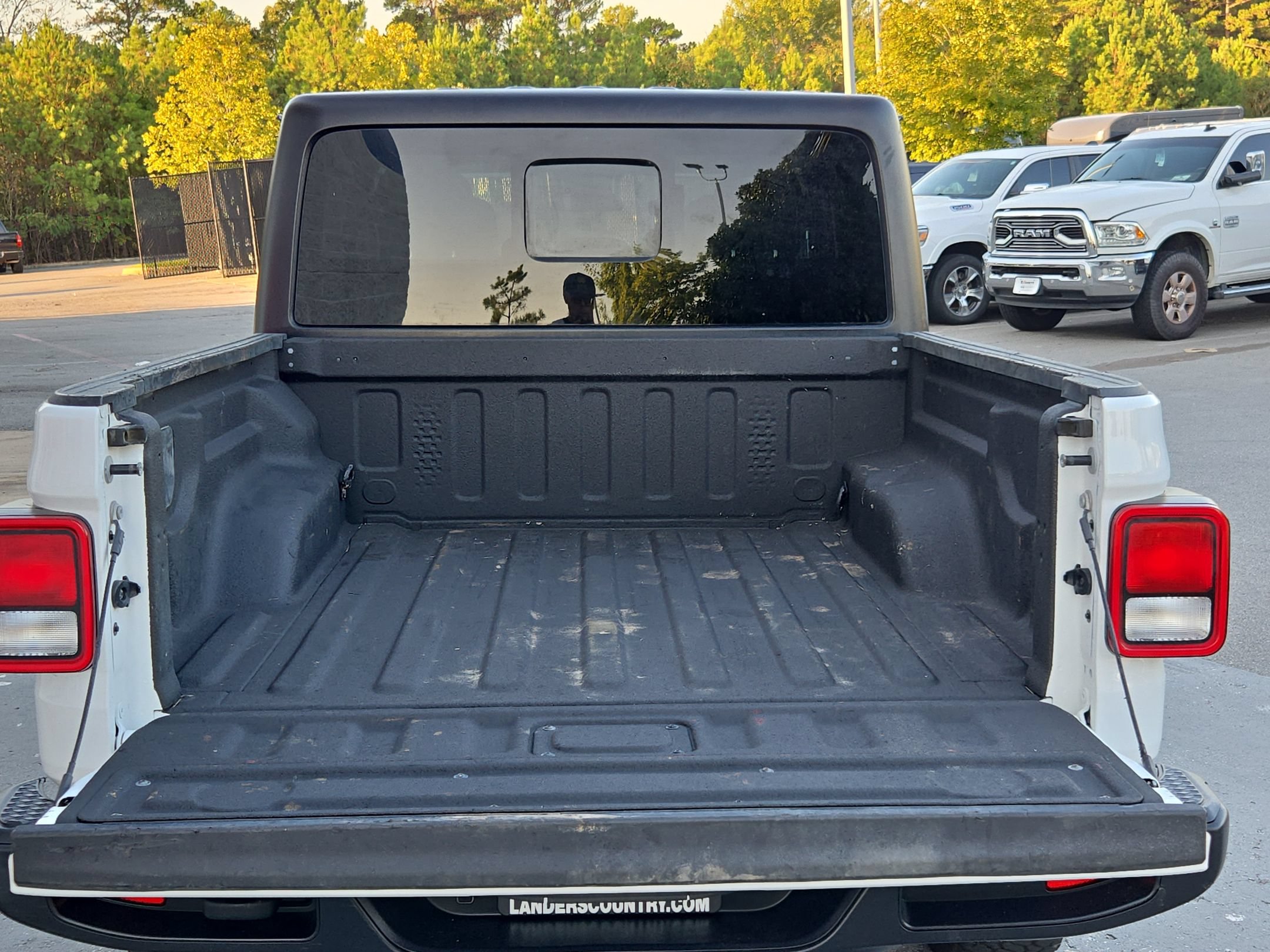 Used 2025 Jeep Gladiator Sport AWD/4WD image 18