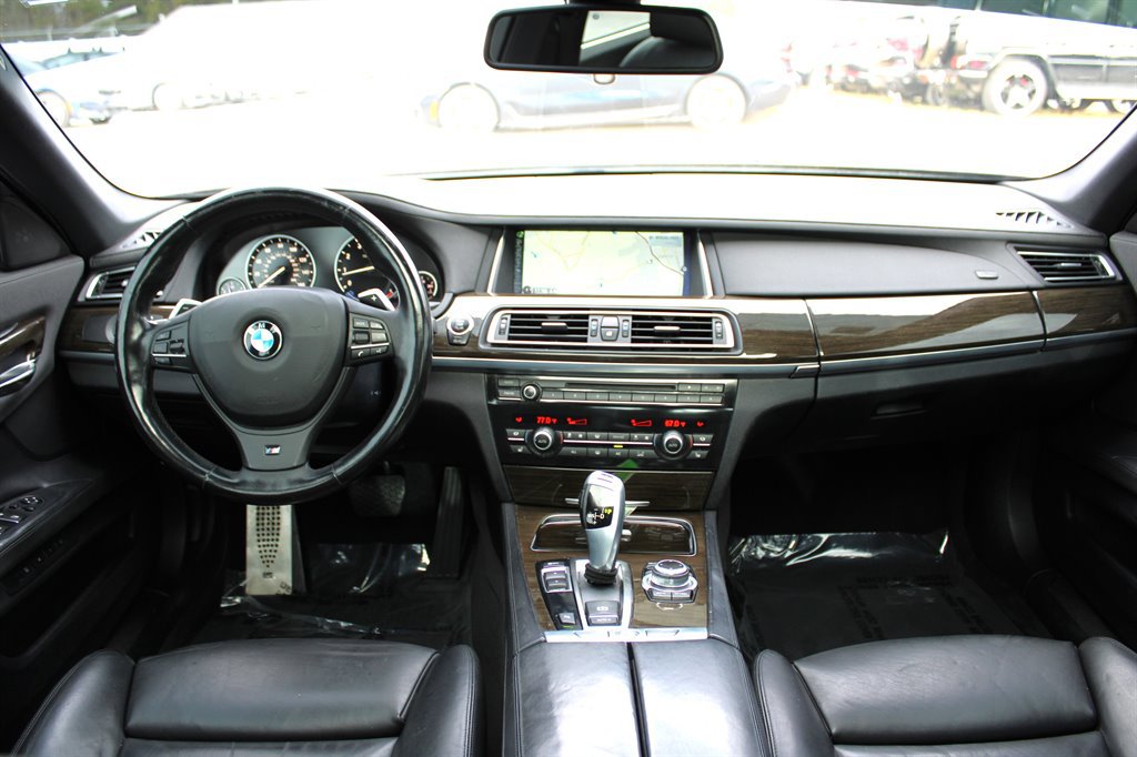 Used 2013 BMW 750i RWD image 11