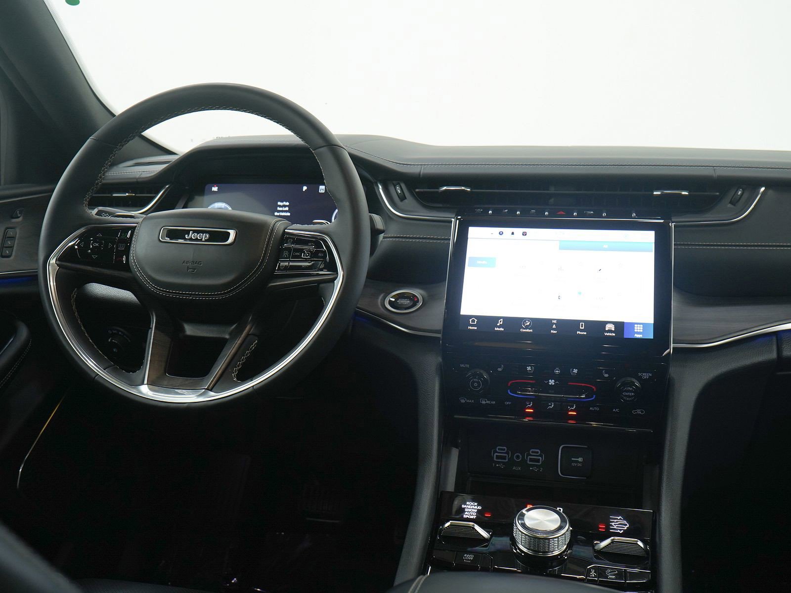 Used 2023 Jeep Grand Cherokee Overland w/ Luxury Tech Group IV image 14