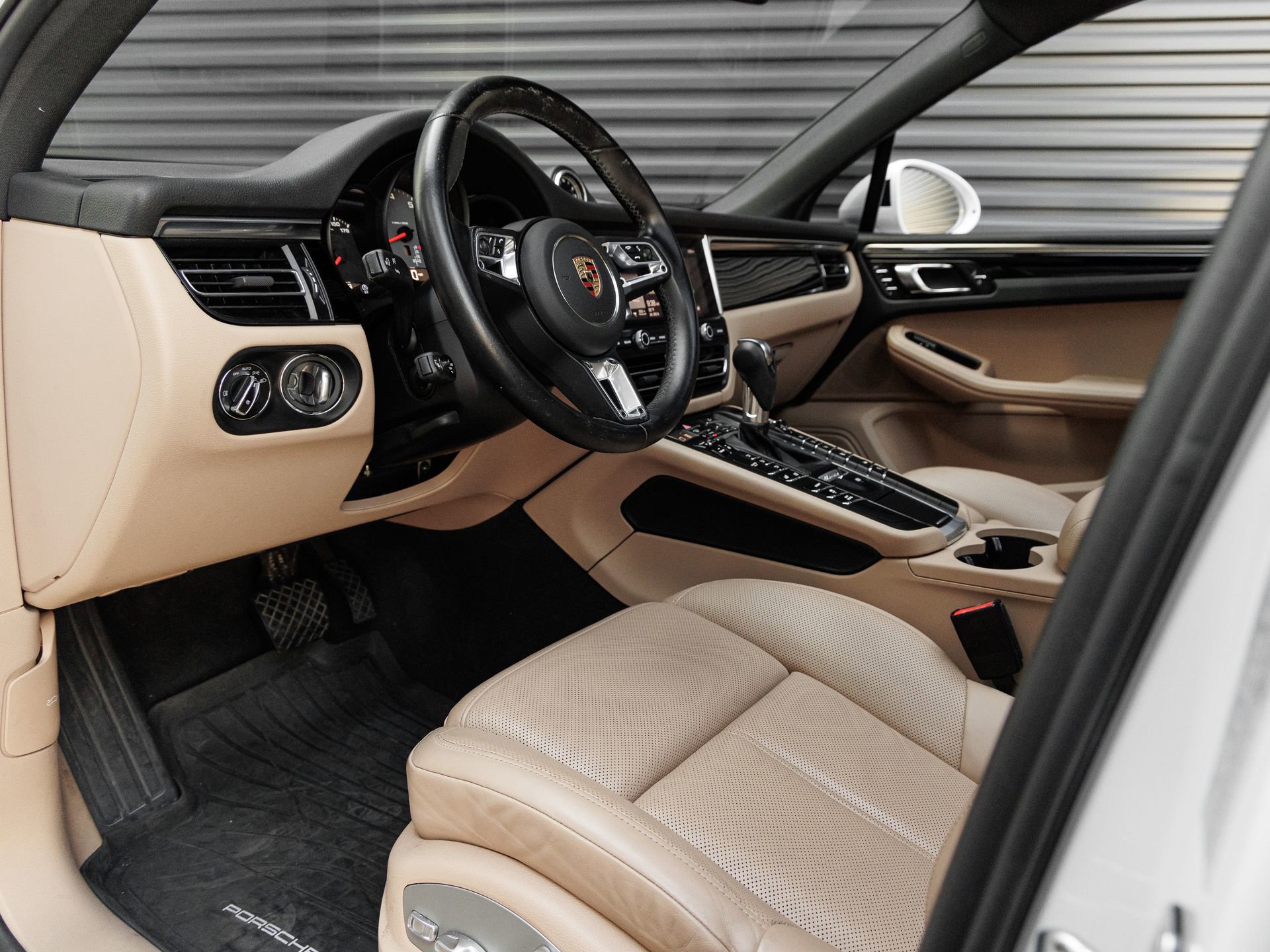 Certified 2021 Porsche Macan S AWD/4WD image 4