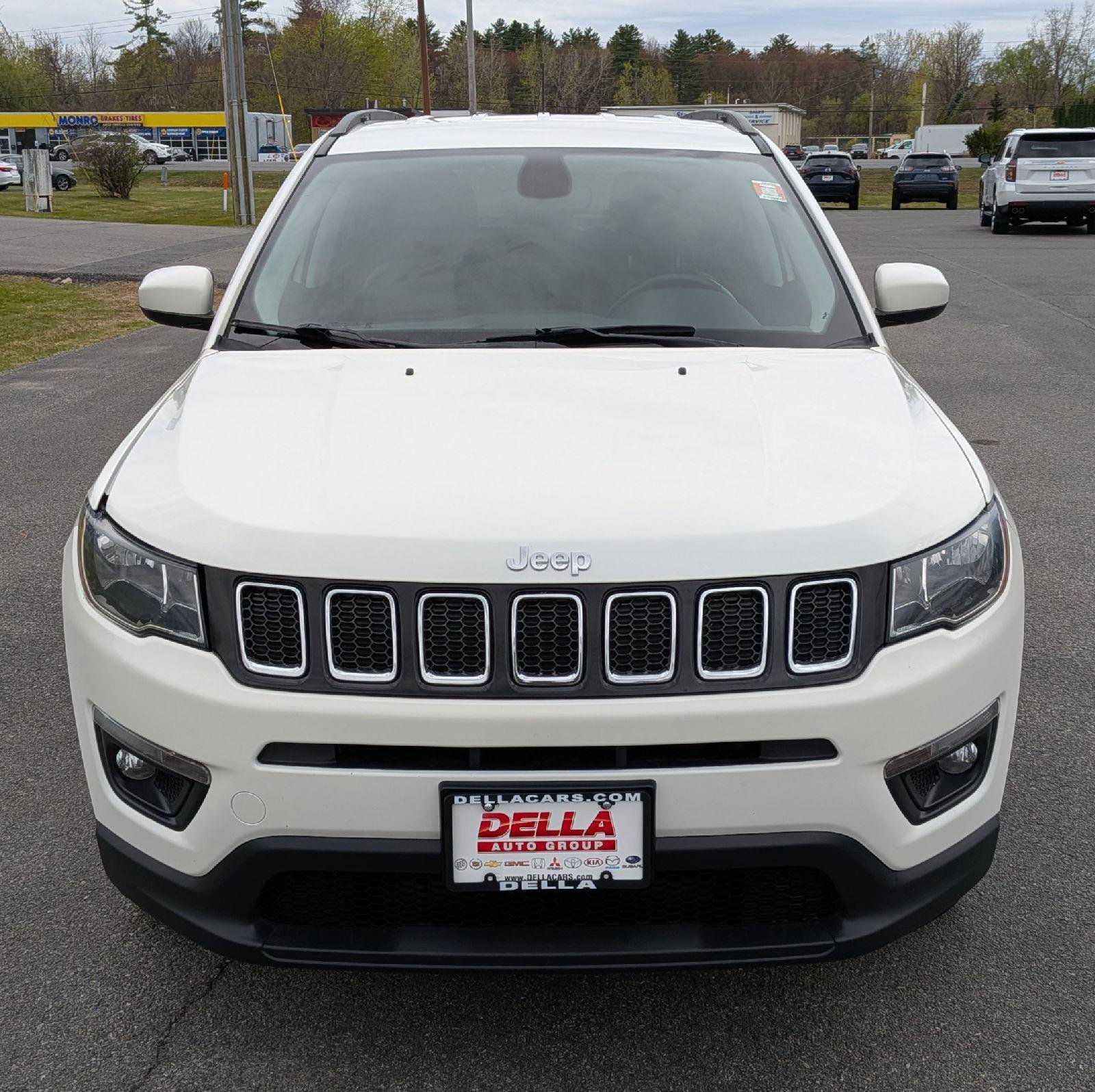 Used 2020 Jeep Compass Latitude w/ Cold Weather Group AWD/4WD image 2