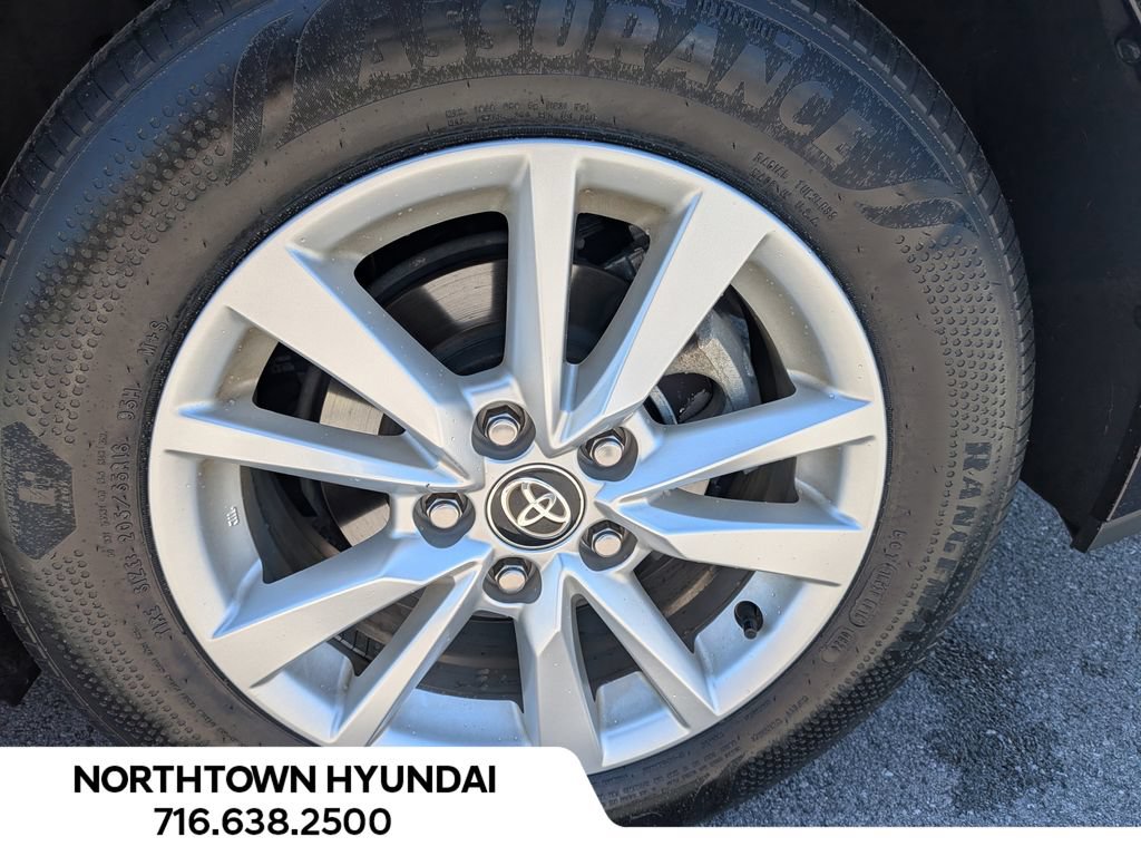 Used 2025 Toyota Camry LE AWD/4WD image 38