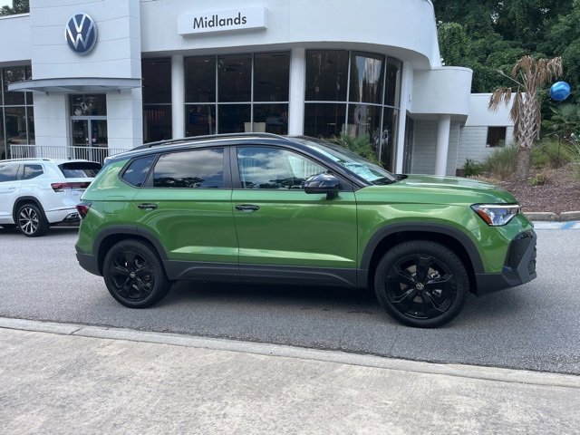 New 2025 Volkswagen Taos SE image 2