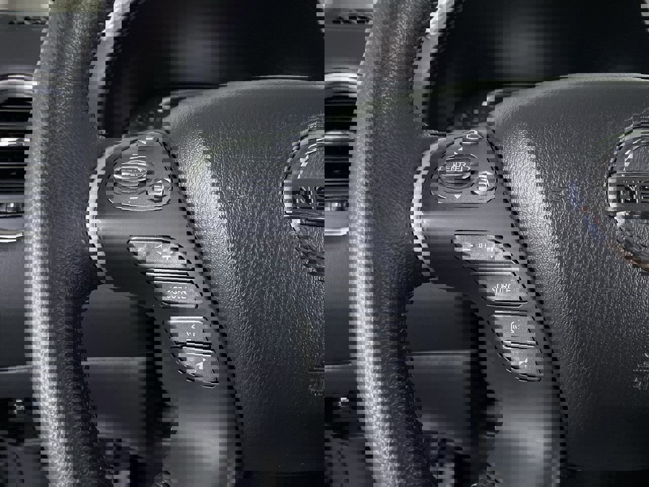 Used 2018 Nissan Pathfinder SV image 25