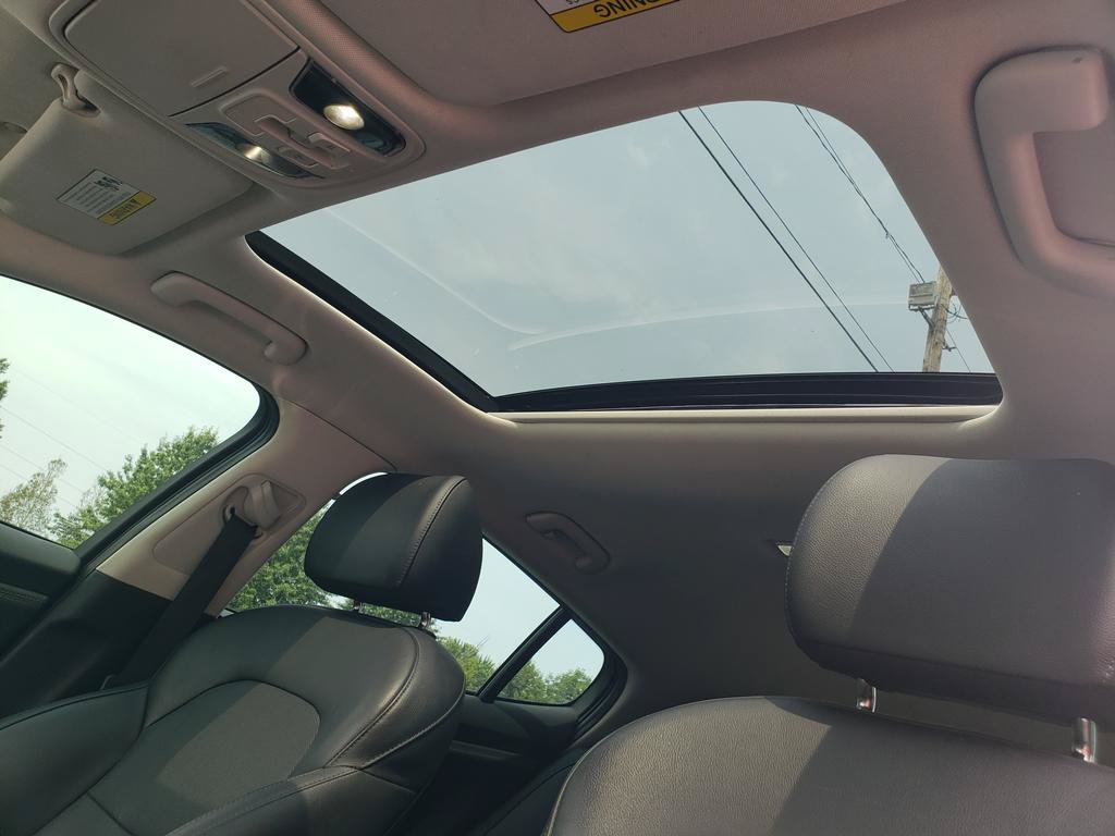 Used 2018 Kia Stinger Premium RWD image 18