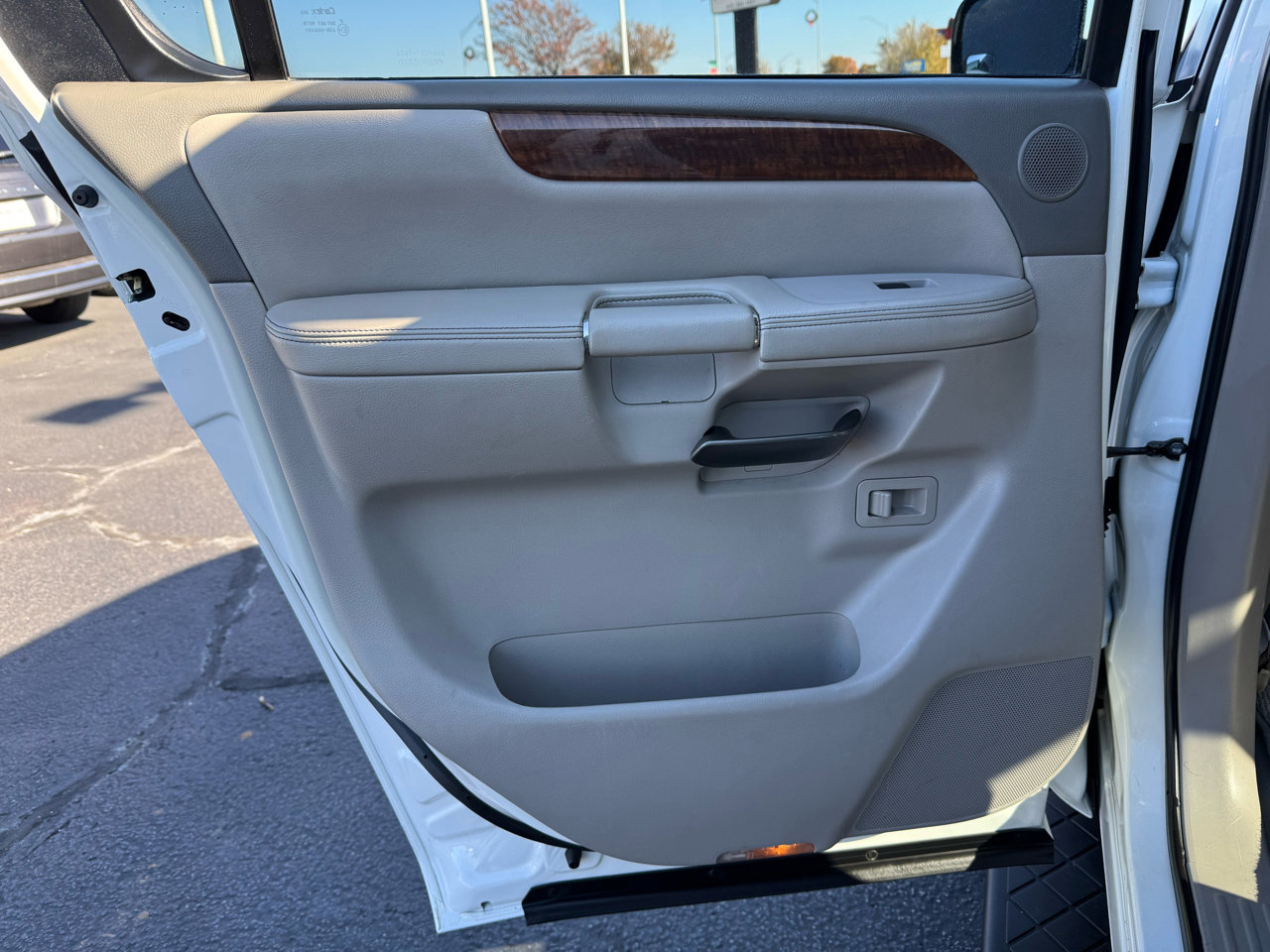 Used 2010 Nissan Armada Titanium w/ DVD Entertainment Pkg image 17