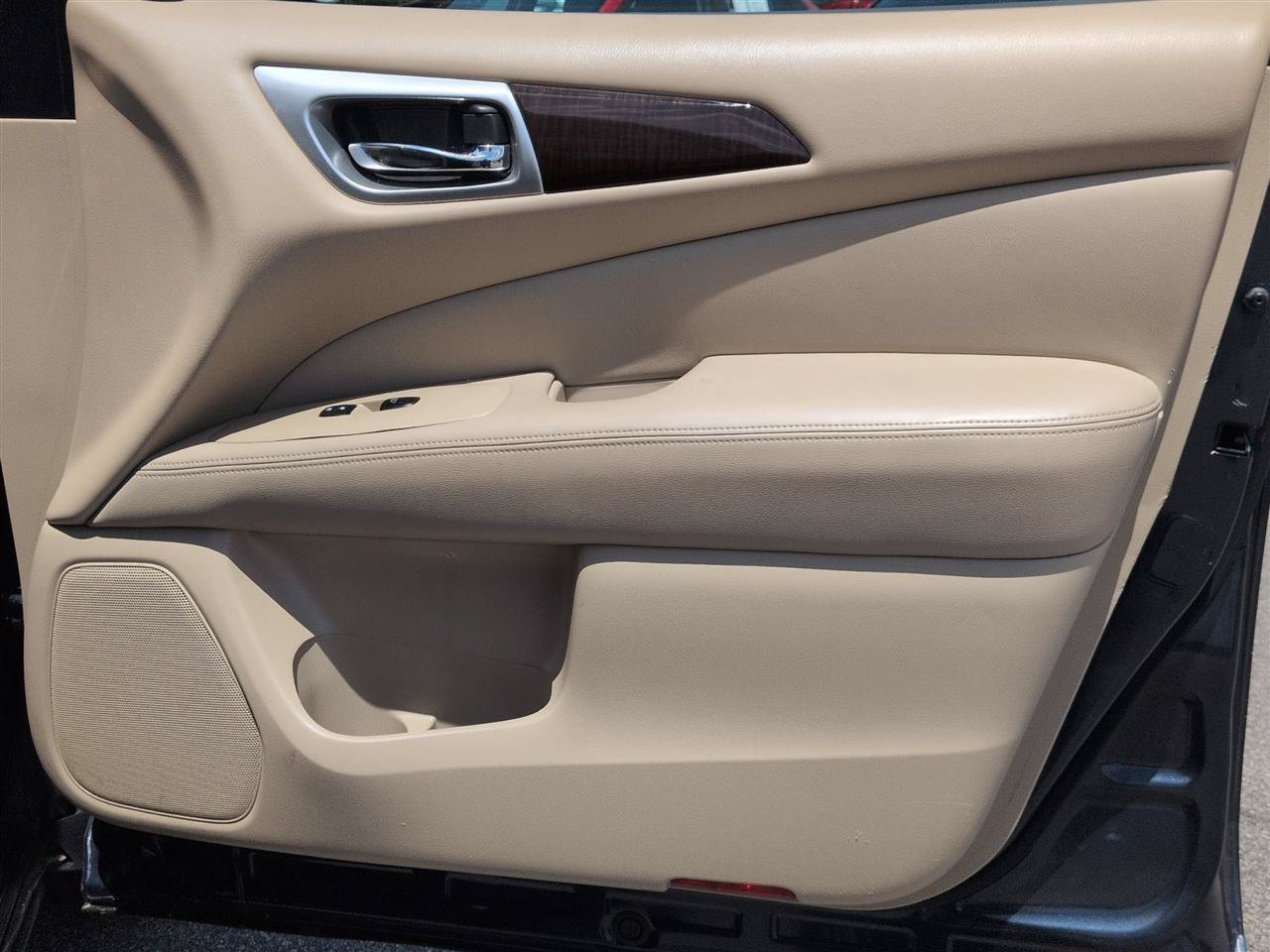 Used 2016 Nissan Pathfinder Platinum FWD image 35