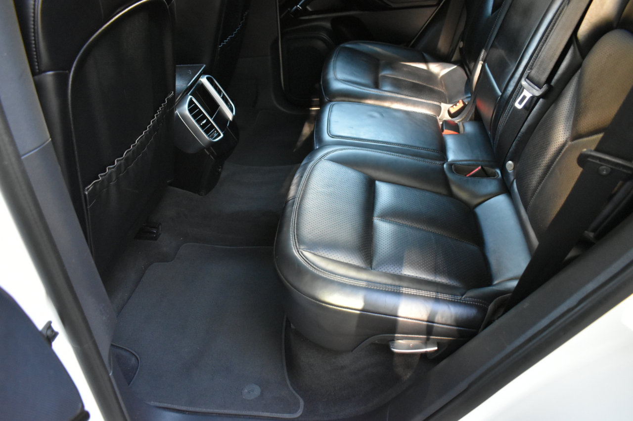 Used 2018 Porsche Cayenne Platinum Edition image 28