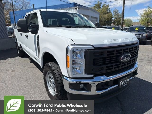 Used 2023 Ford F350 XL w/ Snow Plow/Camper Package AWD/4WD image 3
