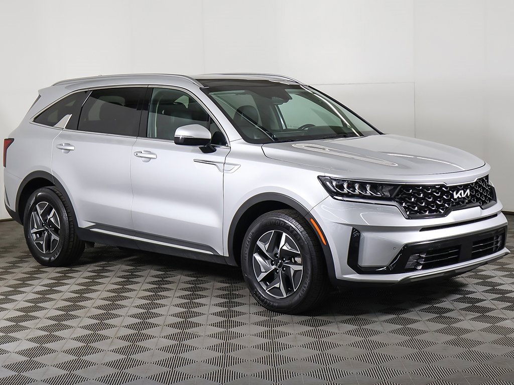 Used 2022 Kia Sorento EX w/ Panoramic Sunroof Package image 2