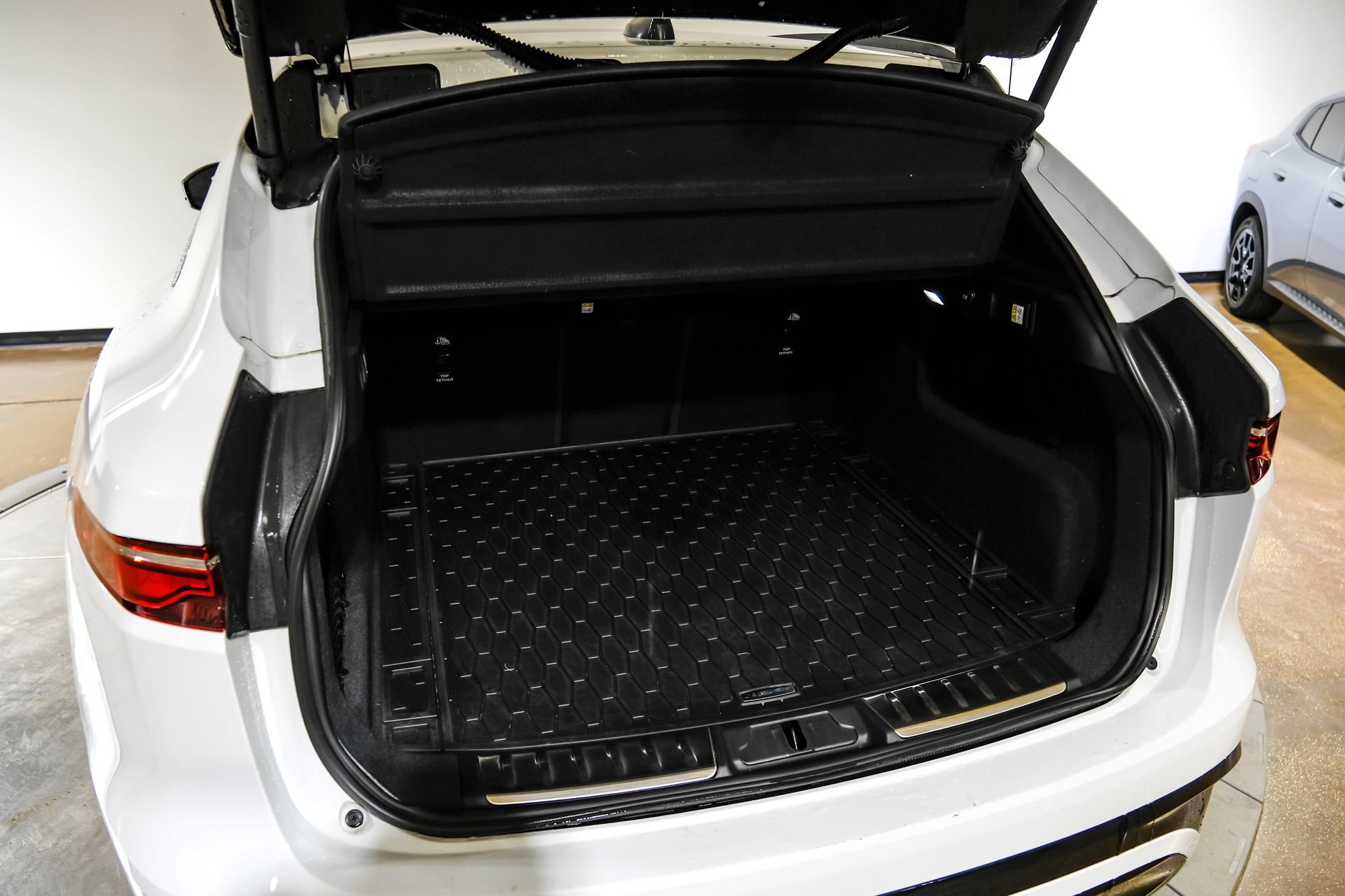 Used 2024 Jaguar F-PACE R-Dynamic S AWD/4WD image 65