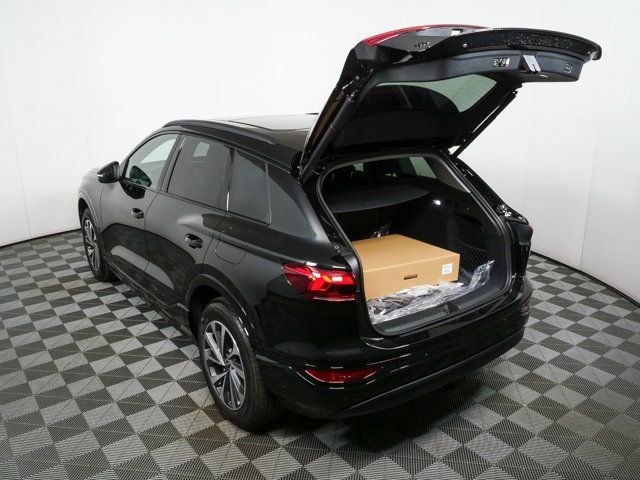 New 2025 Audi Q6 e-tron Premium image 28