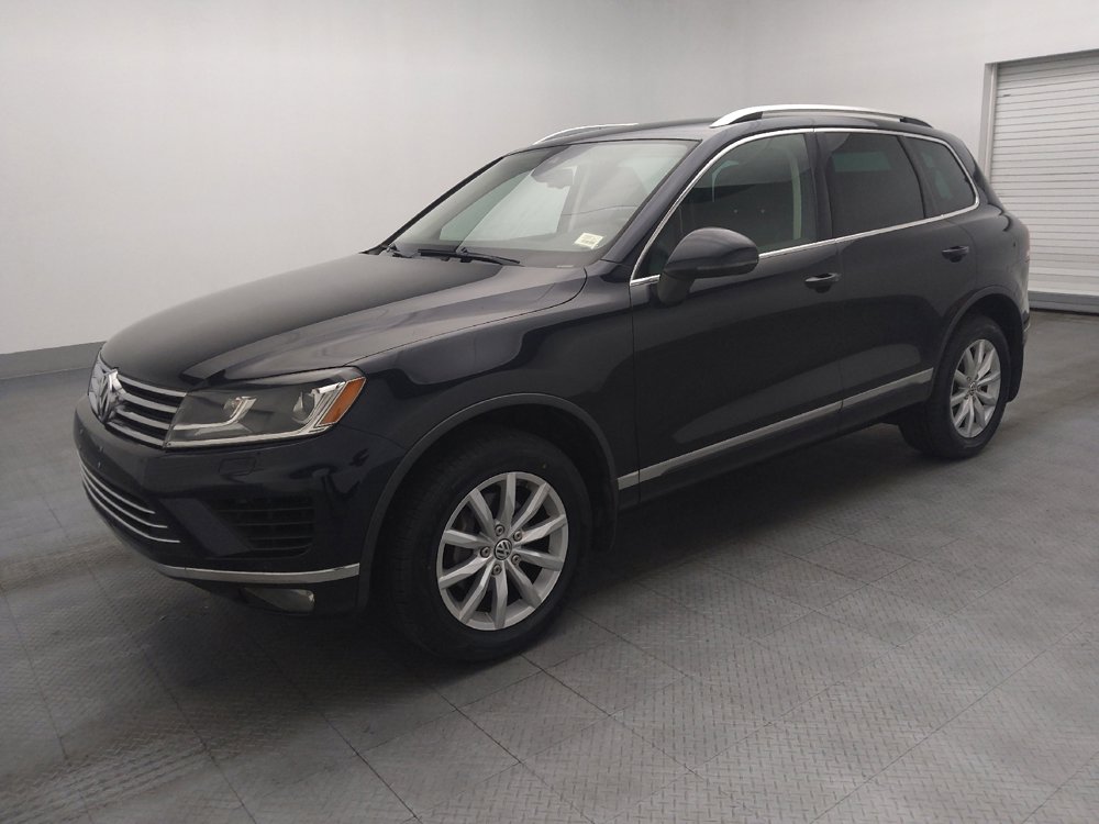 Used 2016 Volkswagen Touareg Sport image 2