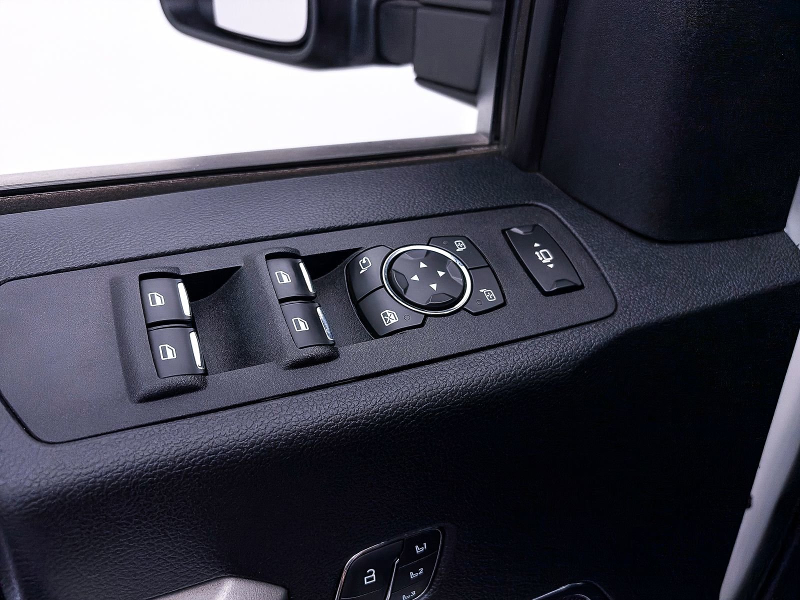 Used 2020 Ford F350 Lariat w/ Lariat Ultimate Package AWD/4WD image 22