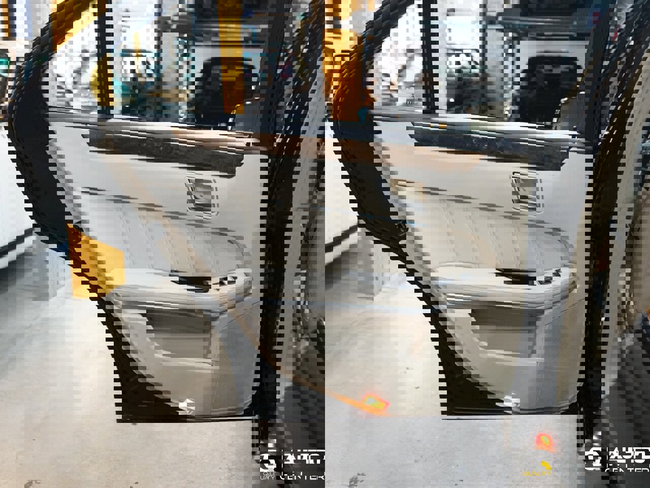 Used 2014 Mercedes-Benz E 250 E 250 Base BlueTEC® 4MATI image 28