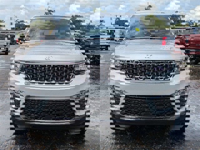 New 2025 Jeep Grand Cherokee Limited w/ Luxury Tech Group II image 9
