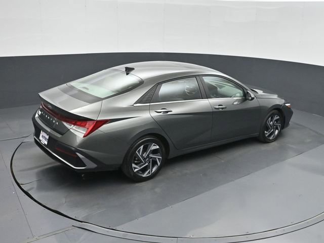 Used 2025 Hyundai Elantra SEL FWD image 31