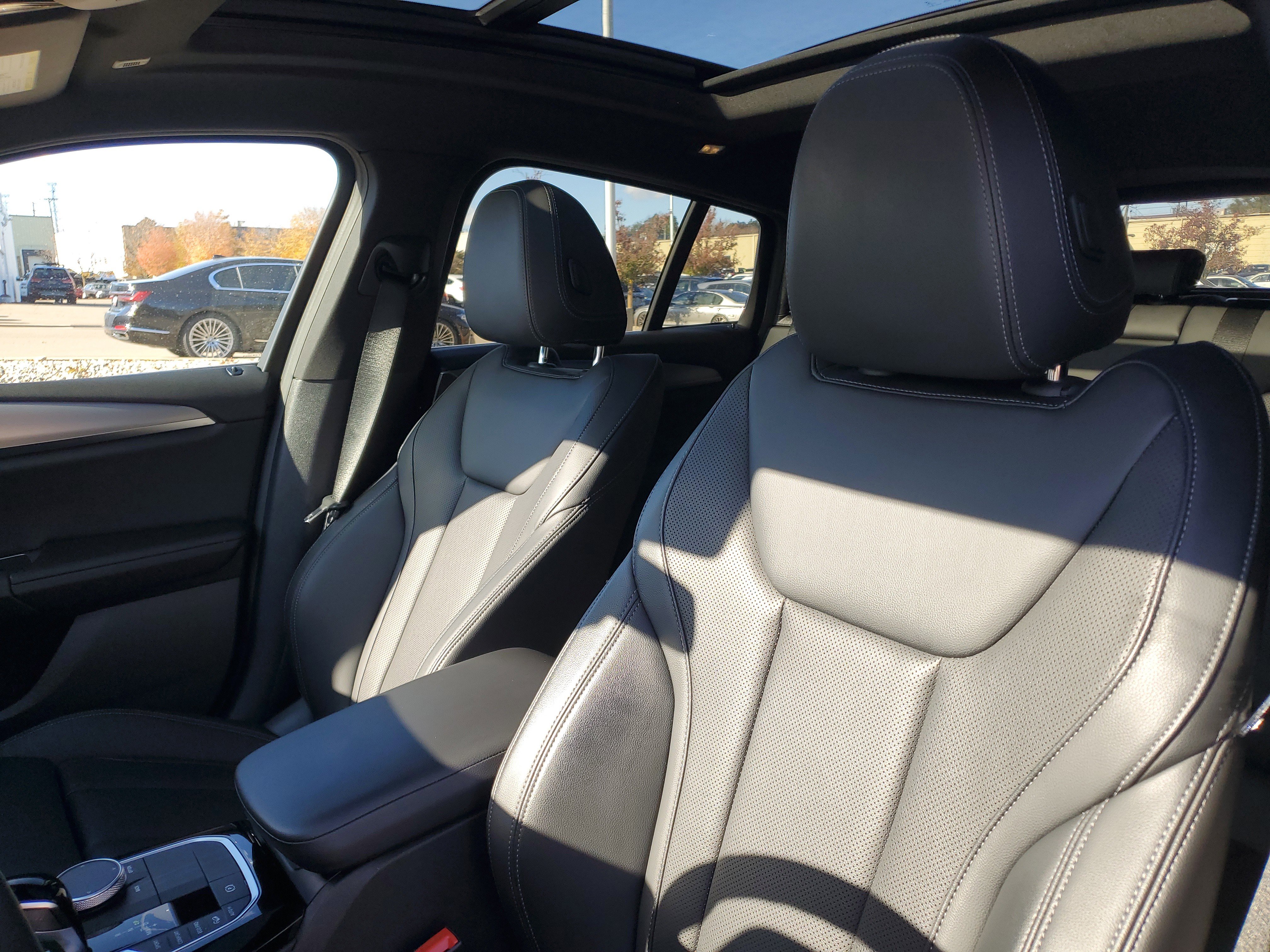 Certified 2023 BMW X4 xDrive30i w/ Premium Package image 7