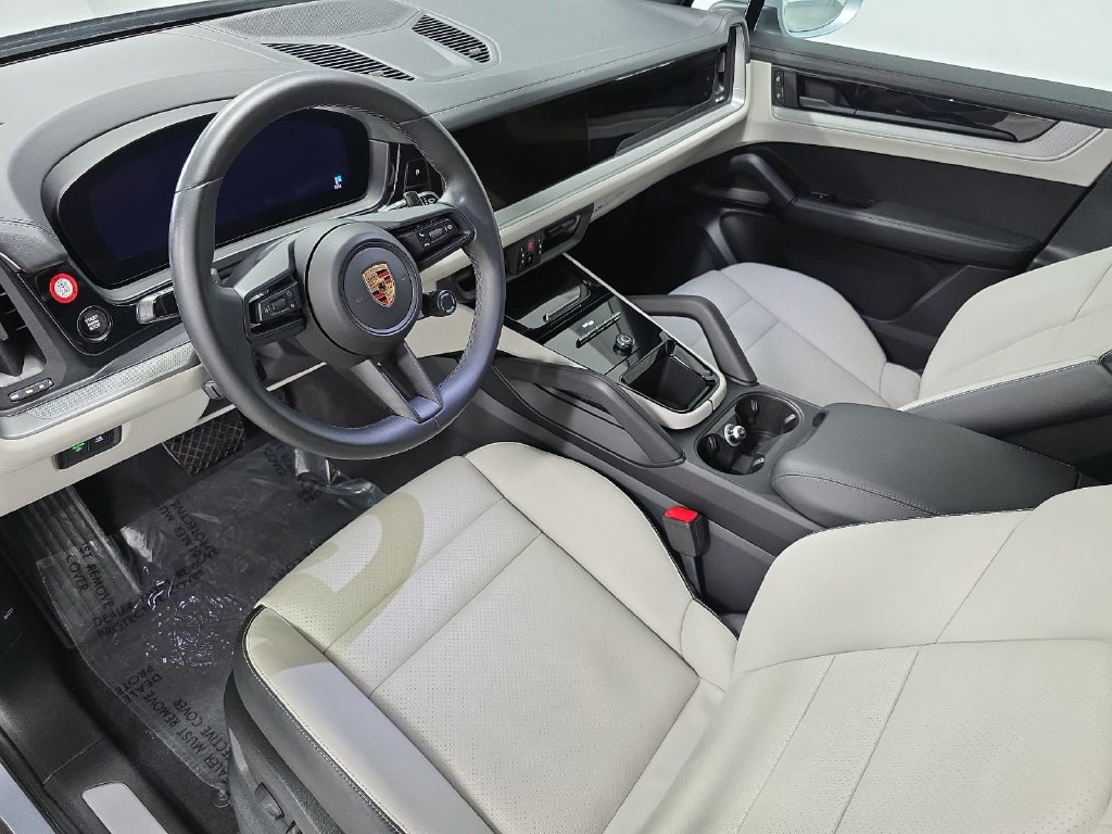 Certified 2024 Porsche Cayenne AWD/4WD image 4