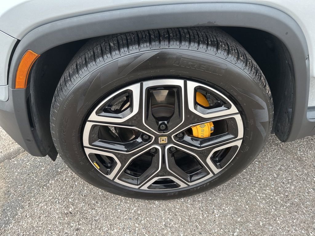 Used 2023 Rivian R1S Adventure image 12