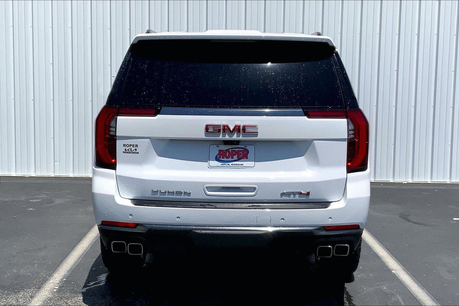 Used 2025 GMC Yukon XL AT4 w/ AT4 Premium Package AWD/4WD image 4