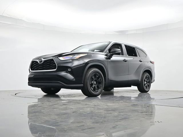 Used 2024 Toyota Highlander XLE FWD image 37