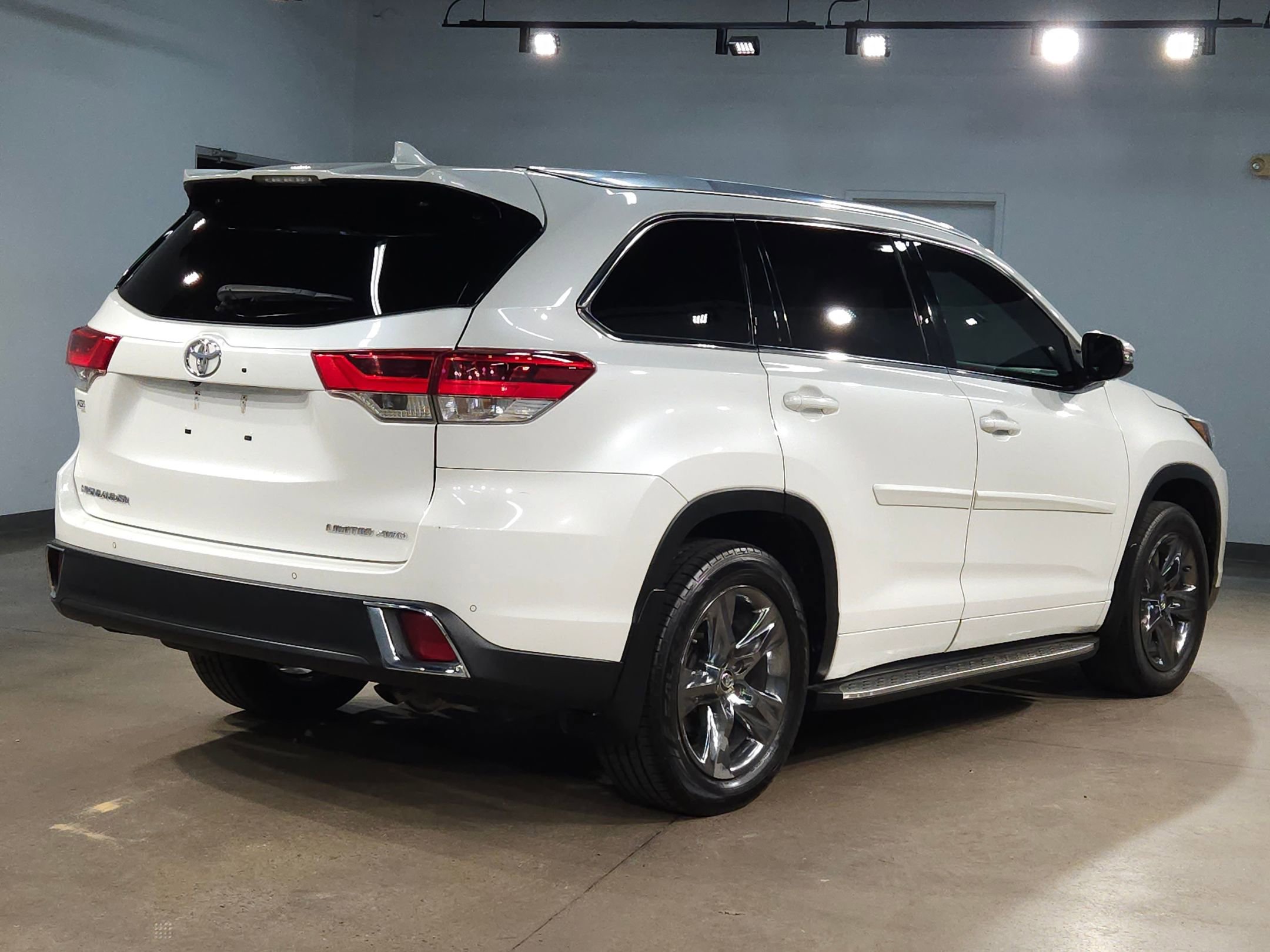 Used 2017 Toyota Highlander Limited Platinum image 7