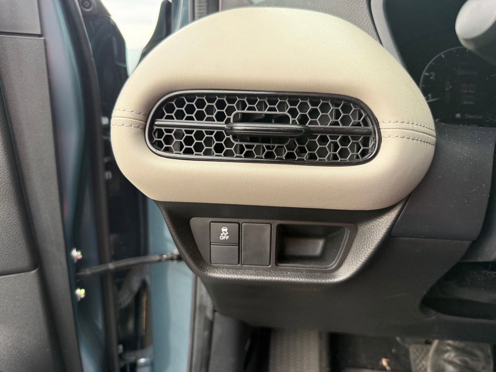 Used 2025 Honda HR-V LX image 18