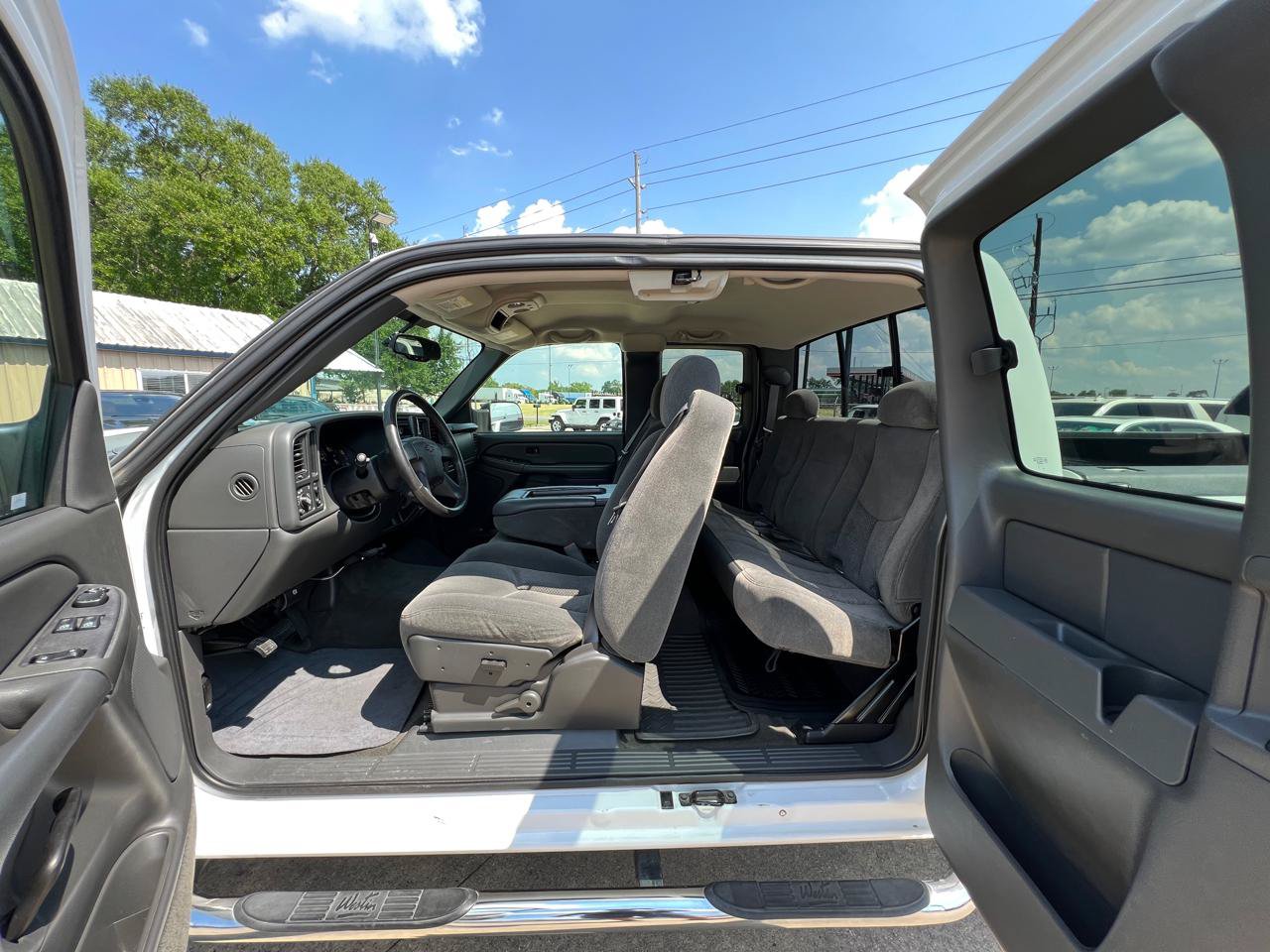 Used 2005 Chevrolet Silverado 2500 LS w/ Heavy-Duty Power Package RWD image 13