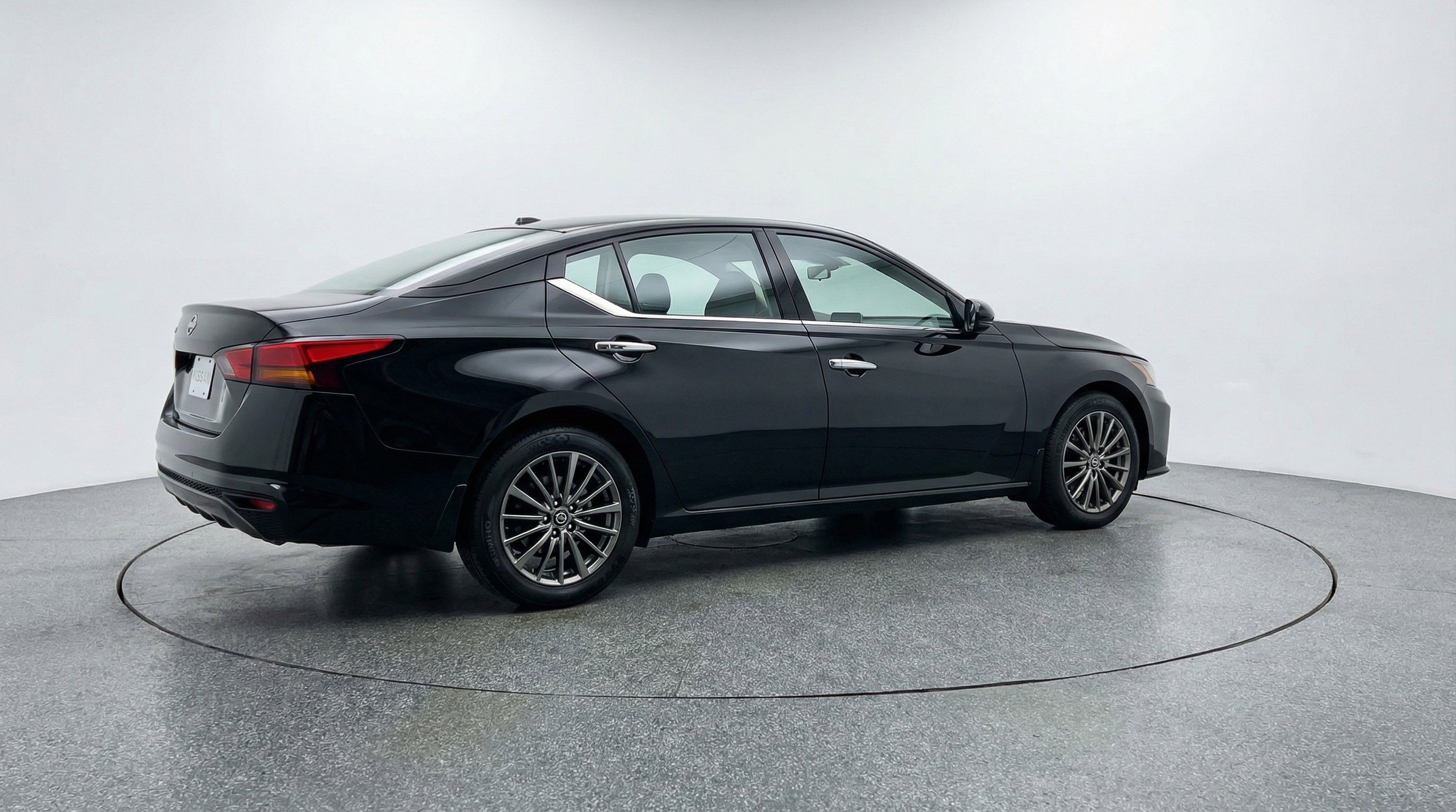 Used 2025 Nissan Altima 2.5 SV image 9