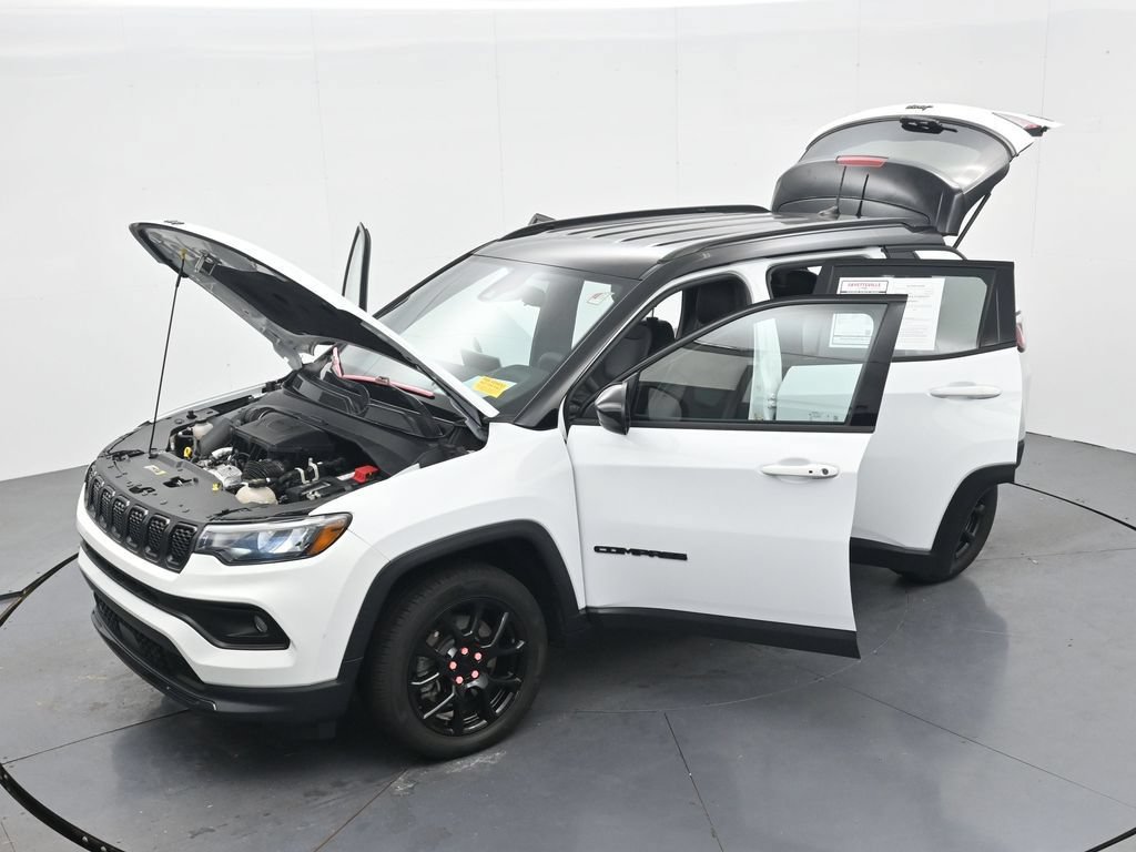 Used 2023 Jeep Compass Latitude AWD/4WD image 39