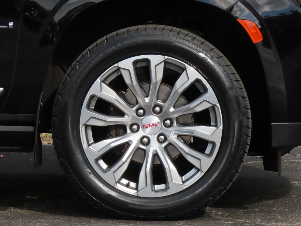 Used 2022 GMC Yukon Denali w/ Denali Premium Package image 14