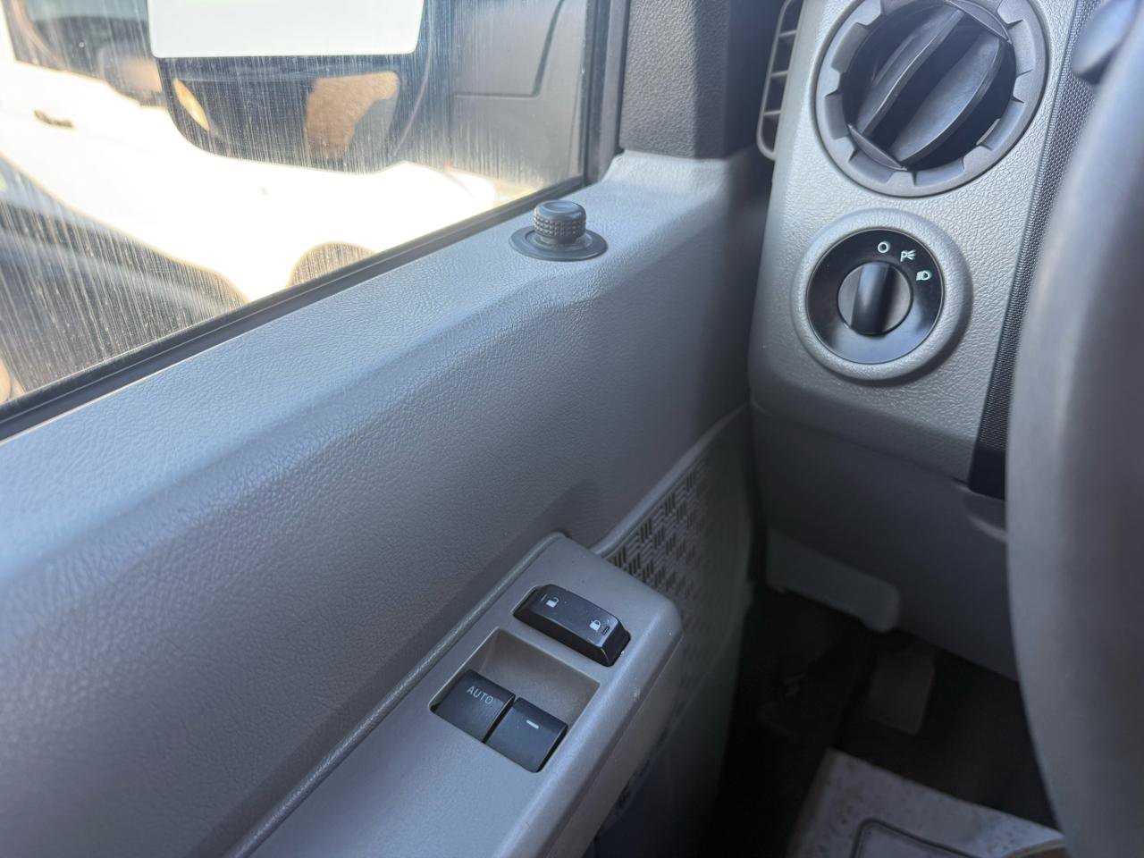 Used 2014 Ford E-250 and Econoline 250 E-250 Commercial w/ Power Group image 30